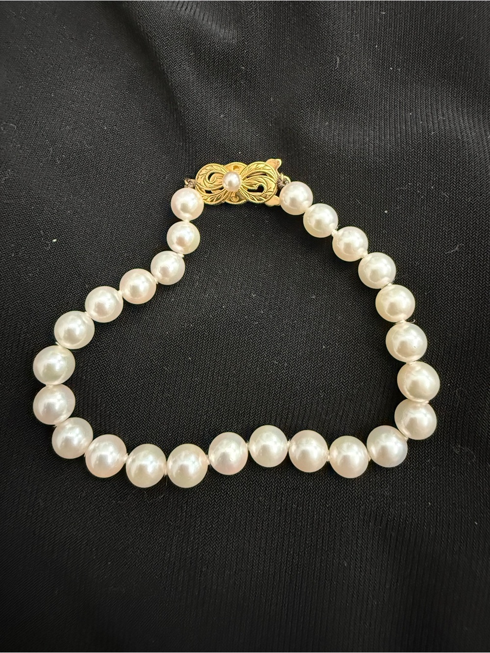 Mikimoto Classic Pearl bracelet with Gold Clasp - White Pearls